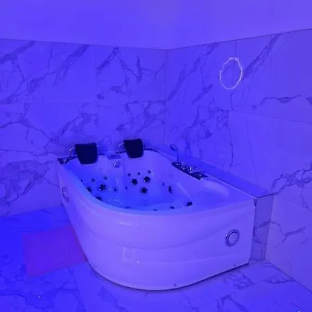 Maison Chic Avec Jacuzzi Sur Oise Yaospa60 Holiday home Nogent-sur-Oise