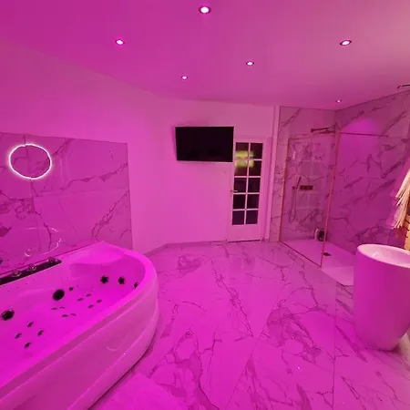 Maison Chic Avec Jacuzzi Sur Oise Yaospa60 Holiday home
