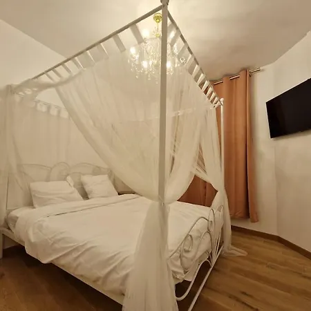 Holiday home Maison Chic Avec Jacuzzi Sur Oise Yaospa60