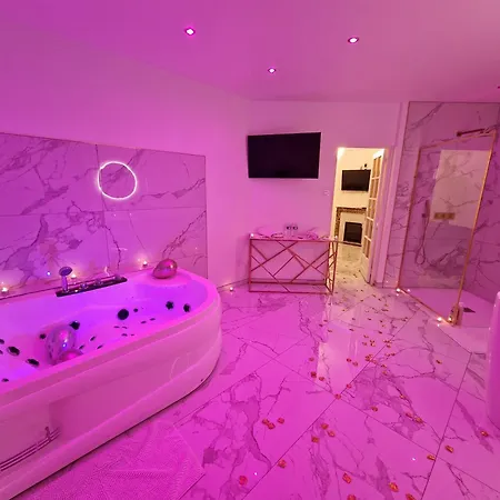 Holiday home Maison Chic Avec Jacuzzi Sur Oise Yaospa60 *